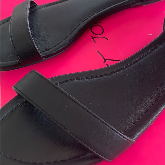 BOWS & BETSY. VINTAGE BETSY JOHNSON SANDALS - Picture 8 of 8